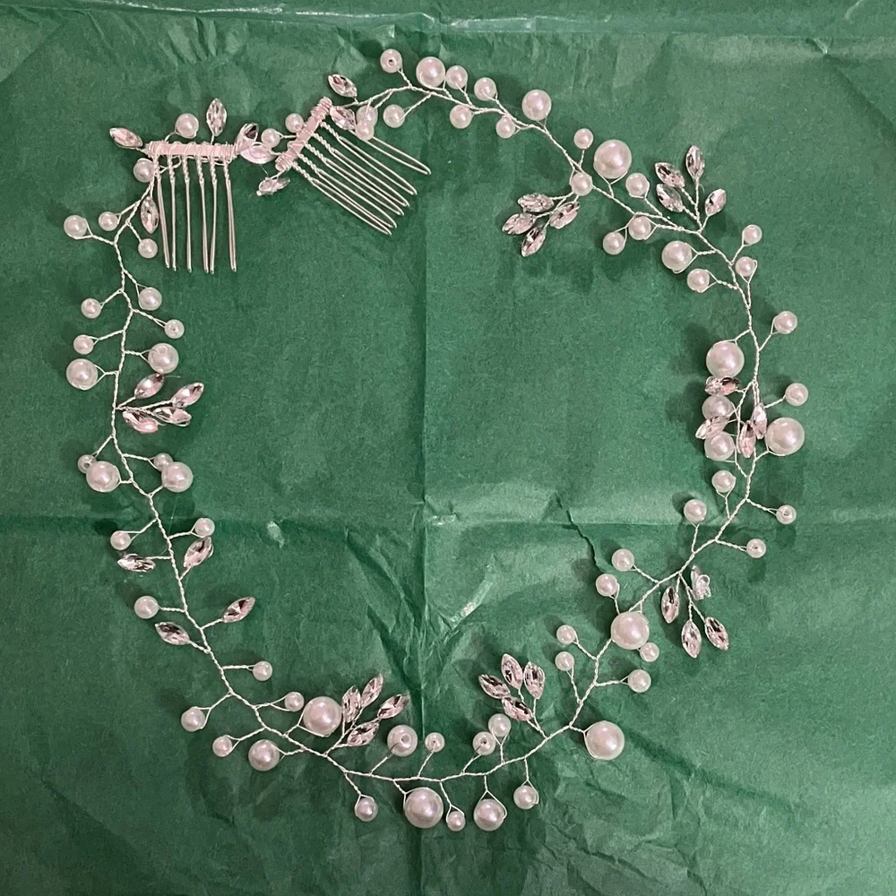 Elegant Pearl and Crystal Hair Vine